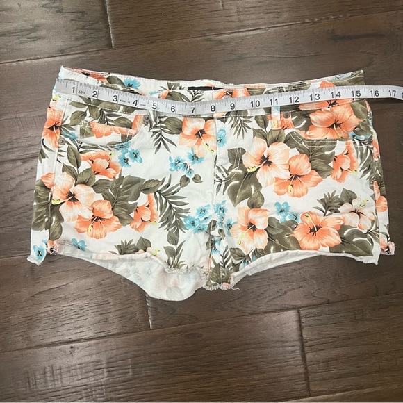 Aeropostale Floral Midi Shorts - Picture 7 of 9